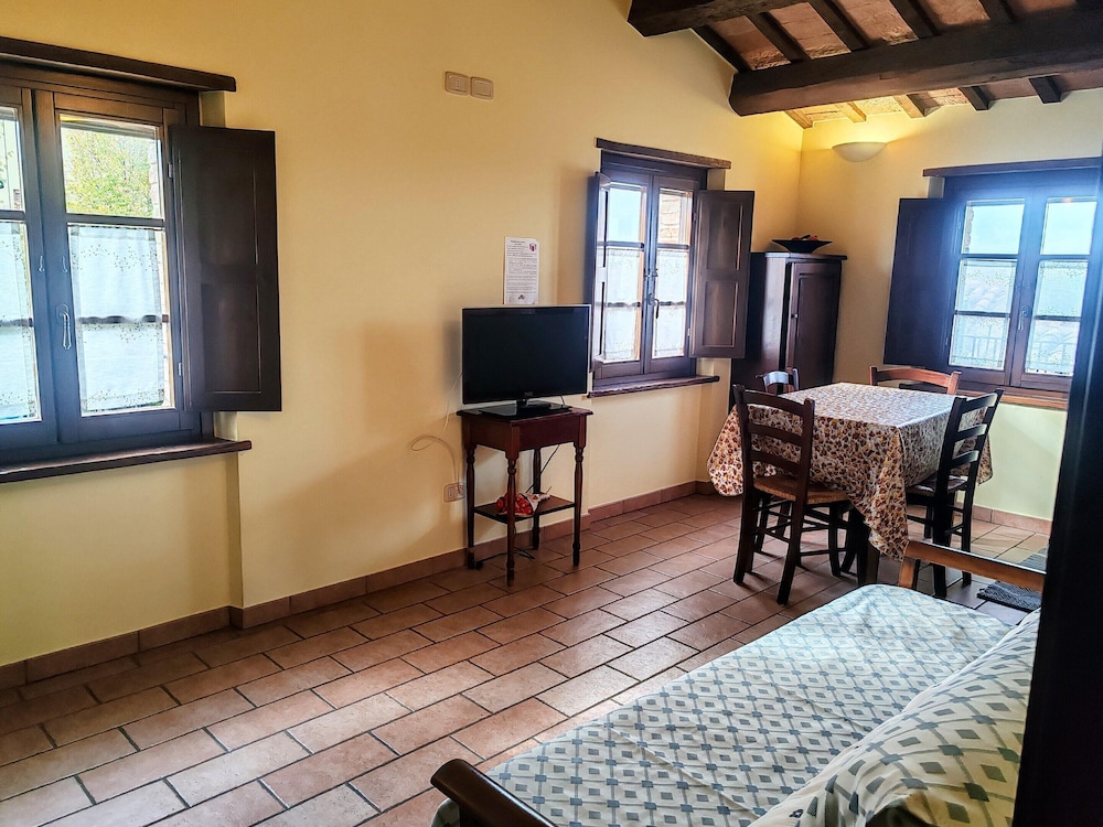 Farmhouse in Marche With Pool & Verdicchio Wines photo 3