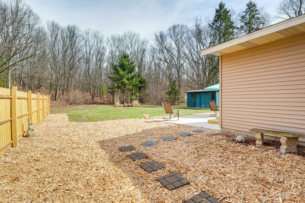 Boat, Fish & Hike: Cozy Getaway in Twin Lake!