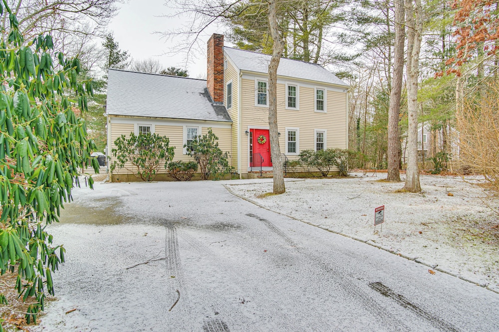 3 Mi to Beaches & Golfing: Family Gem in Cotuit