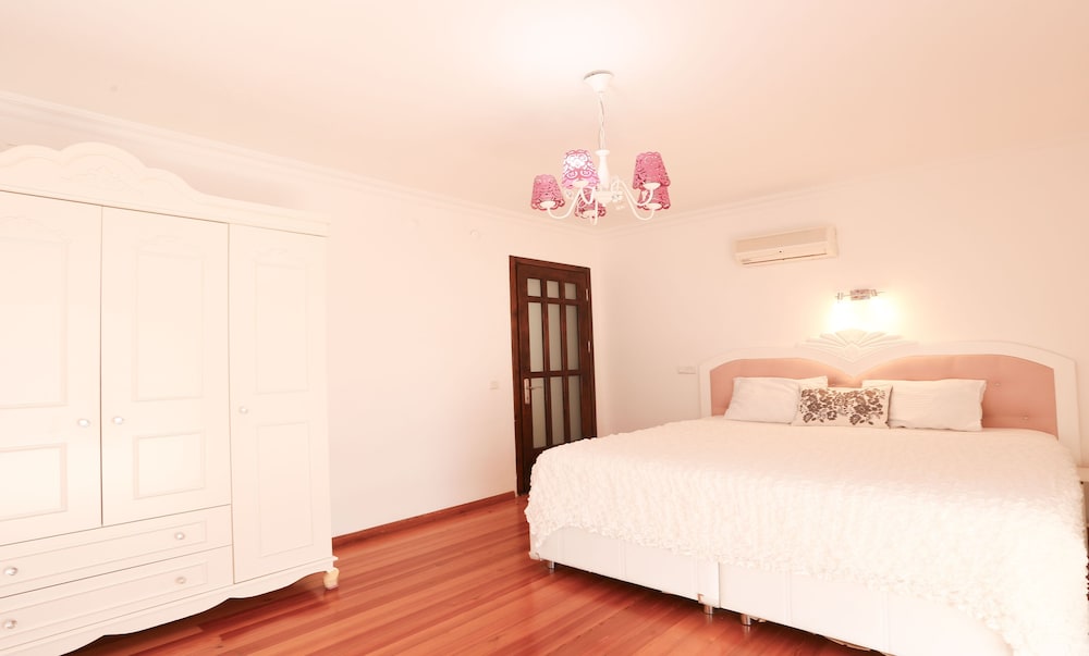 Ceylin Apart view 3