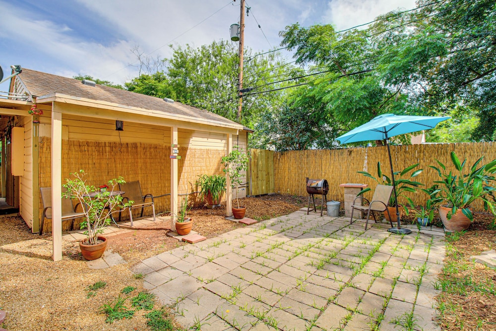 4 Mi to Mcgee Beach: Corpus Christi Home w/ Patio