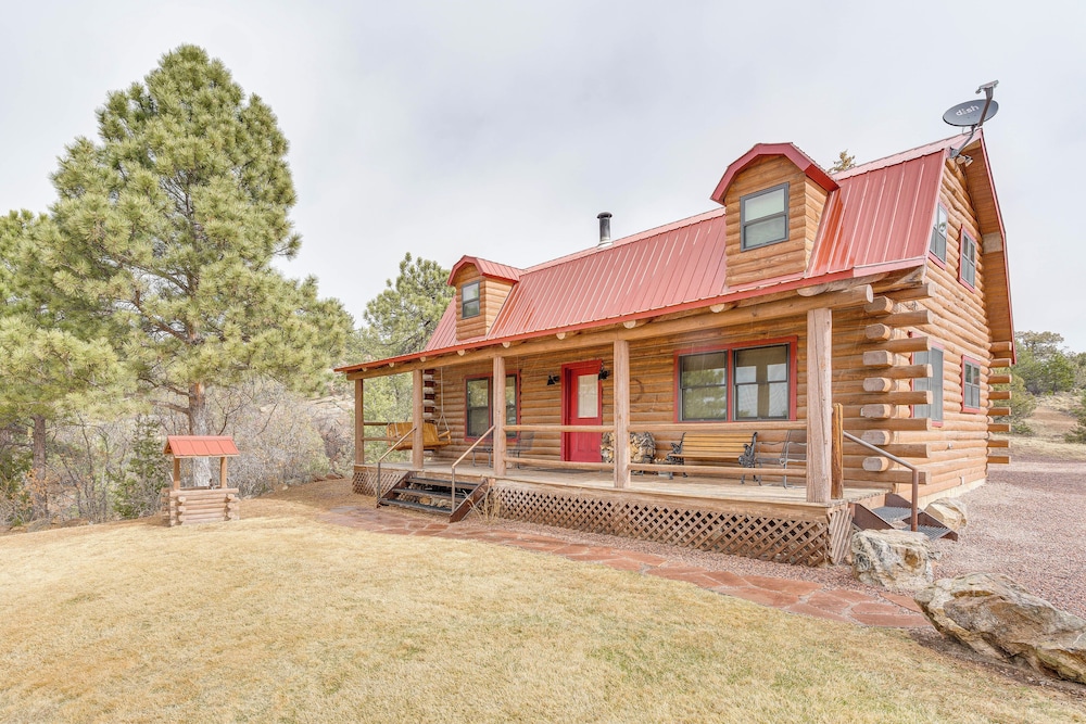 18 Mi to Royal Gorge: Peaceful Mtn Cabin w/ Porch!