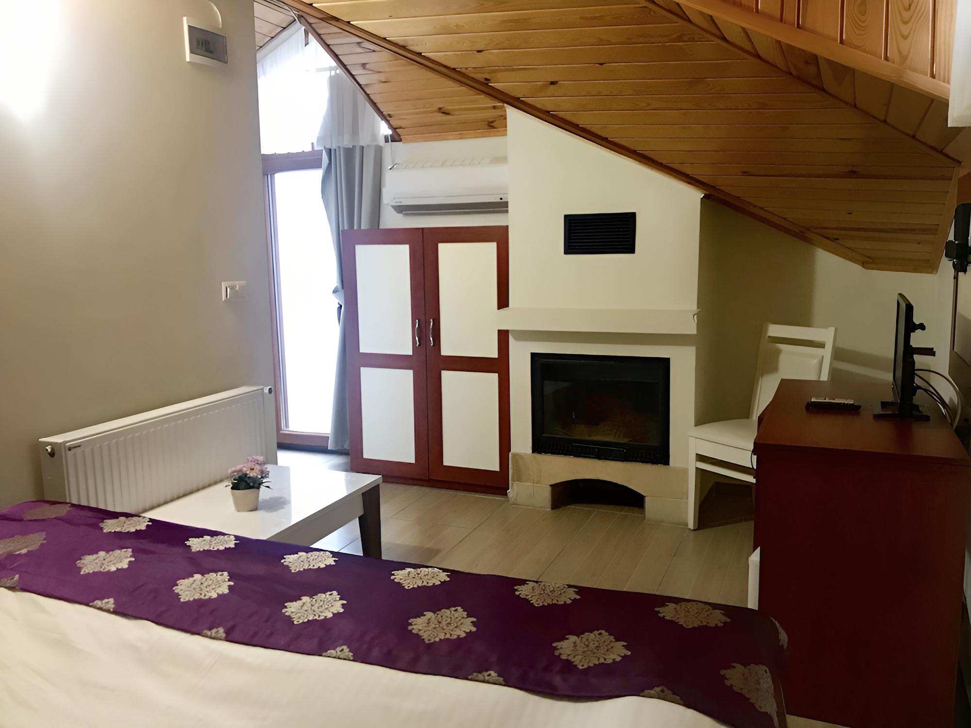 Manolyam Otel