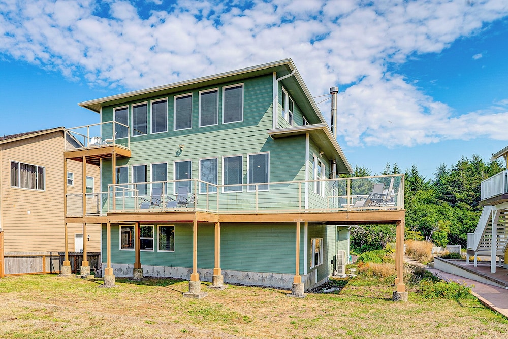 Copalis Beach Family Home: Close to Sites & Nature