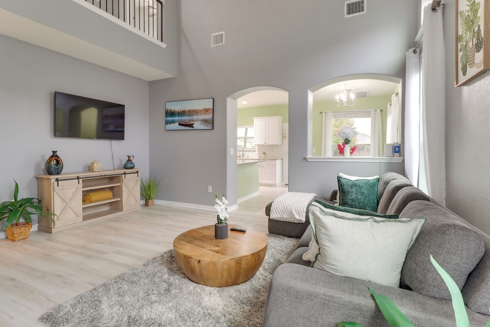17 Mi to Dtwn Austin! Family Escape w/ Pool Access