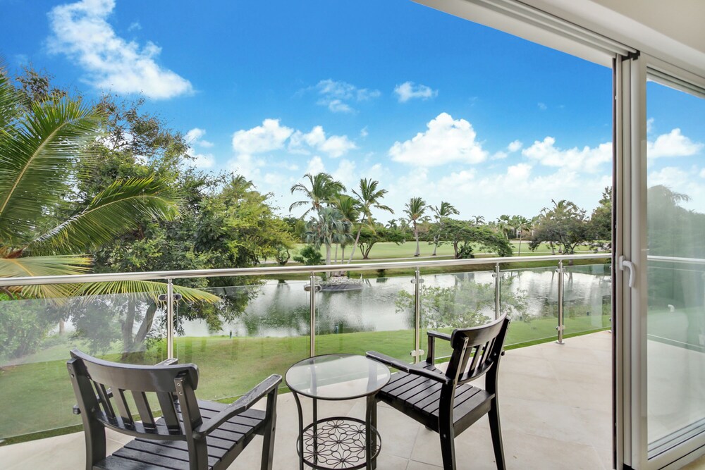 Lake View Cocotal Villa - Jacuzzi &Pool