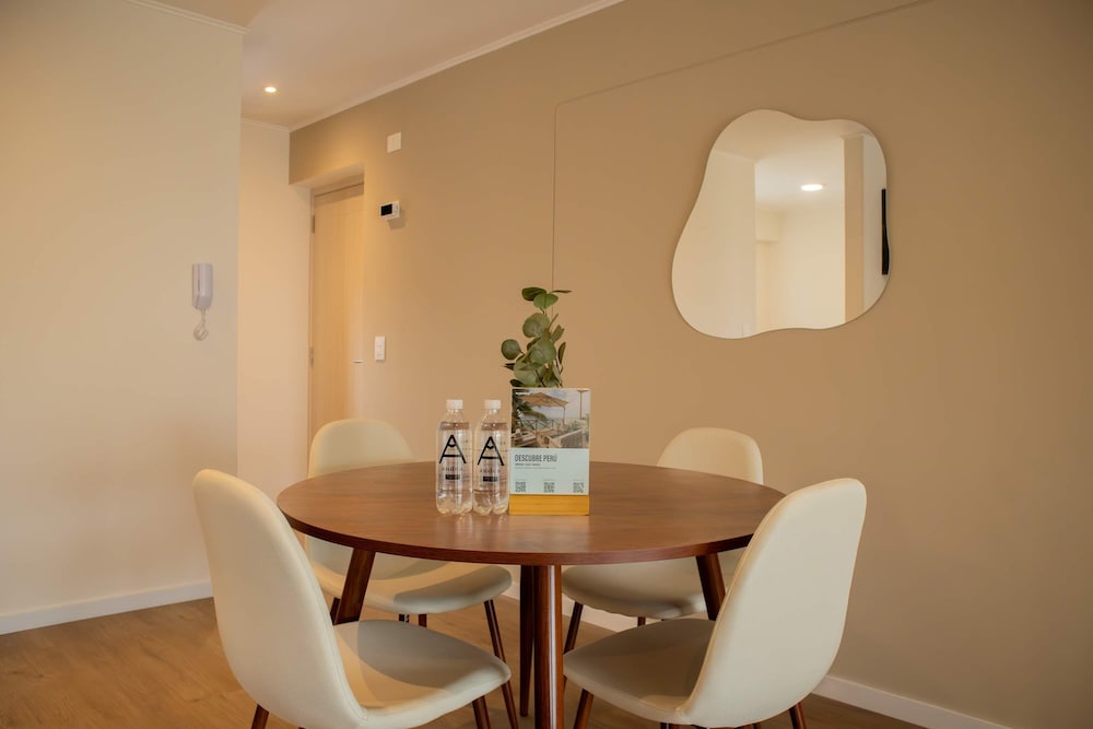 w Elegant 2BR Apartment in Miraflores Steps From Larcomar
