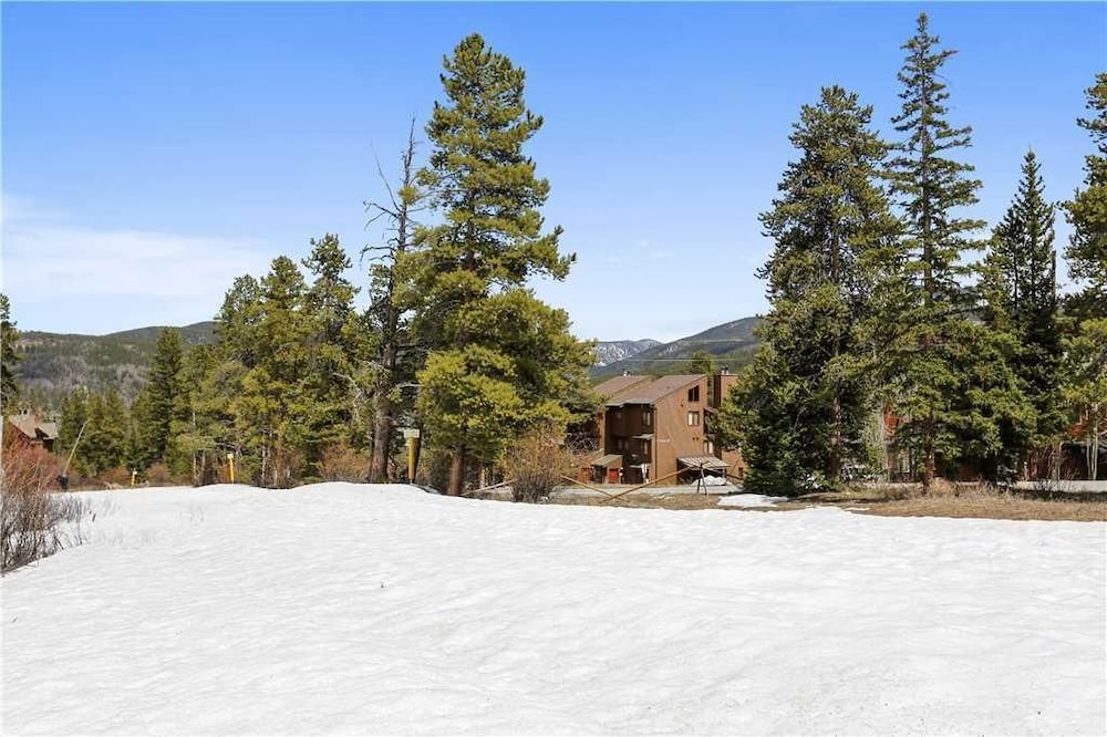 Pines 101 Ski in out 4 BR Town House