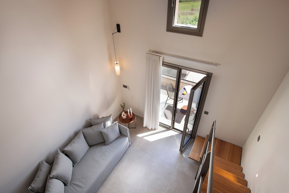 Reveli Suites