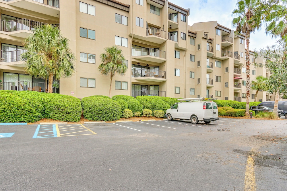 Easy Beach Access! Walkable Hilton Head Condo