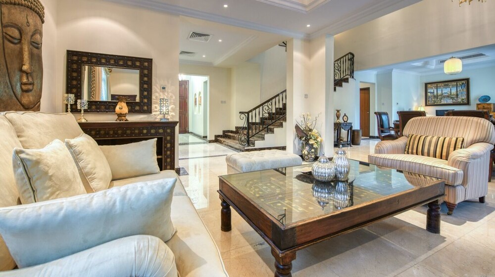 Beautiful Large 4 B/R Villa W/ Pool Jumeirah Island