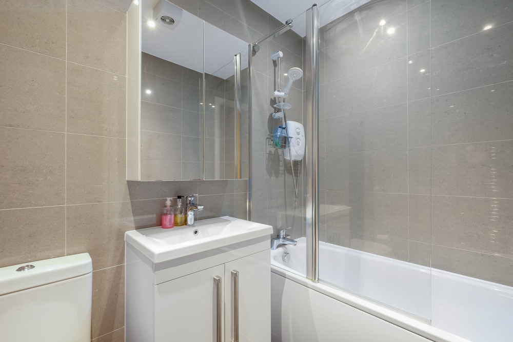 Heathrow Living Serviced Apartments by Ferndale