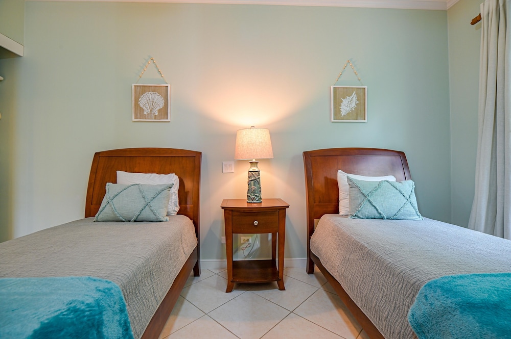CR Luxury Los Sueños Condos