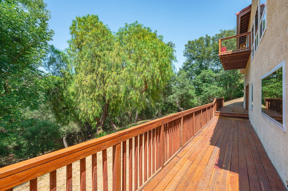 Mountain View Family Retreat w Game Room Scenic Decks