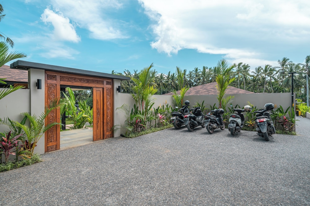 Xanadu - 5BR Ubud Designer Villa, Pool with Rice Fields Views