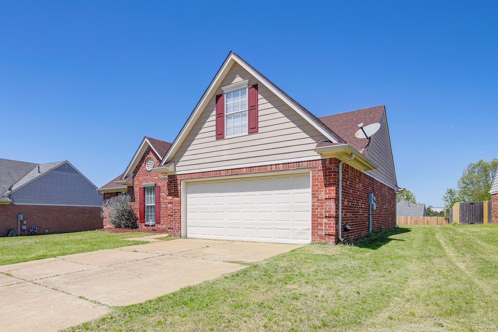 Large Backyard: Peaceful Home in Southaven! view 2