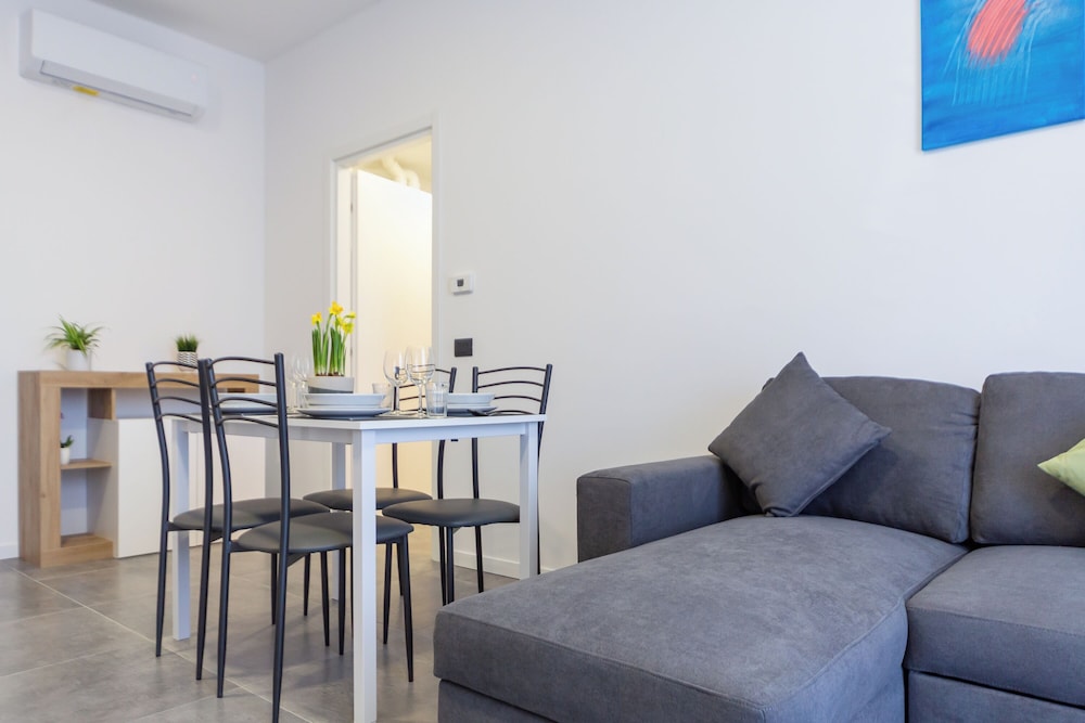 KHL apartments