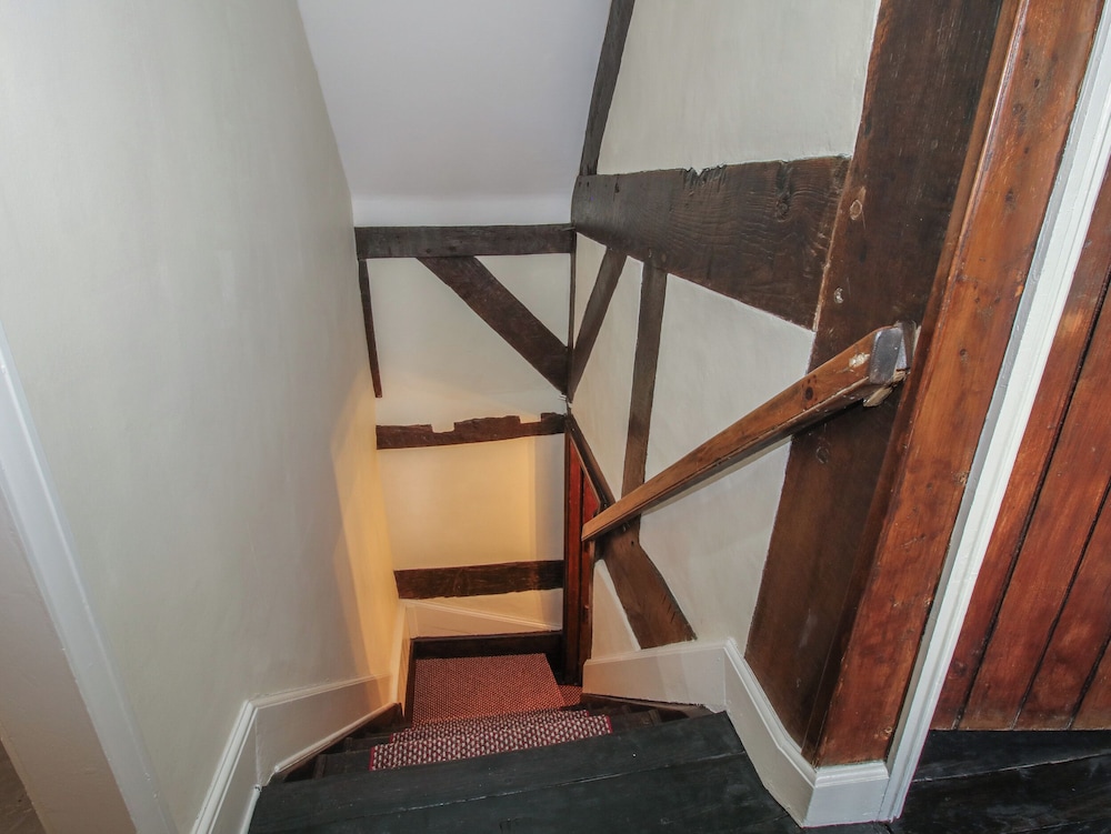 34 The Wharfage
