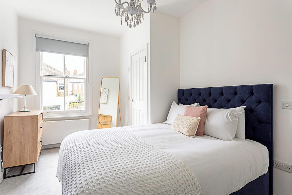 Chic 2-bed Flat in Leafy Clapham South