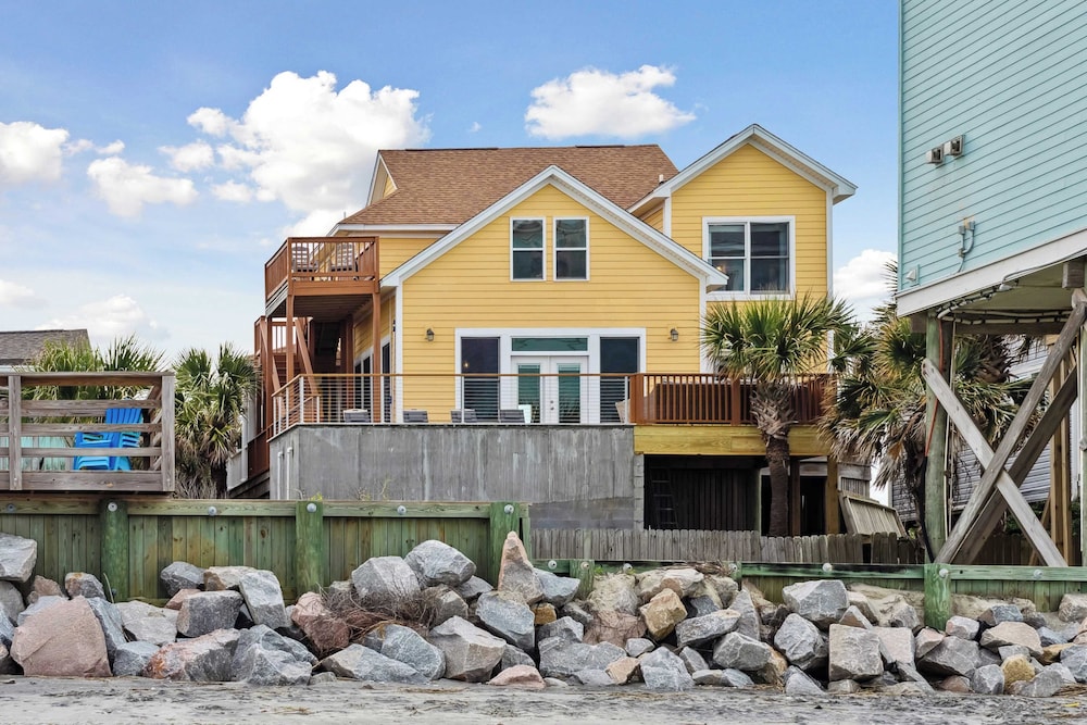 Oceanfront w/ Pool, Panoramic Deck Views, 5bdr Folly Ocean Breeze by Avantstay