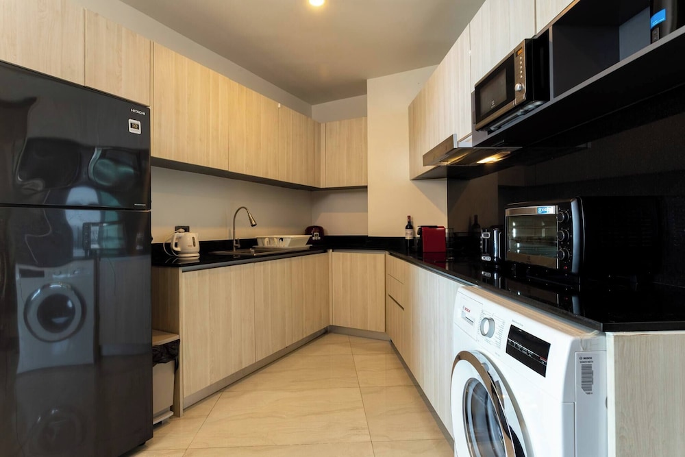 Modern Condo With Full sea View, 4 min Walk to Kamala Beach
