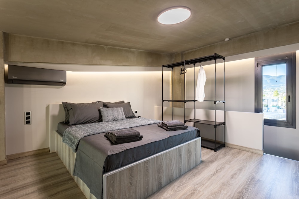 Ventiri Lofts - Luxury Penthouse w Home Cinema