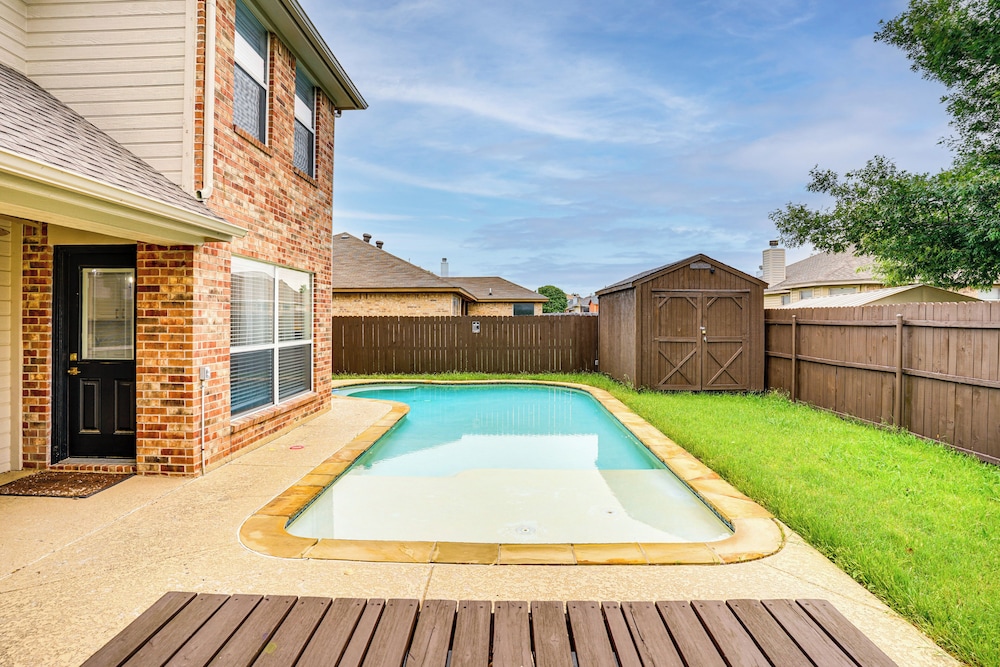 2 Mi to Old Town: Spacious Burleson Vacation Home