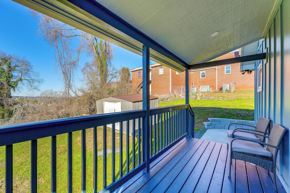 Walk Downtown: Charming Rome Abode w/ Yard!