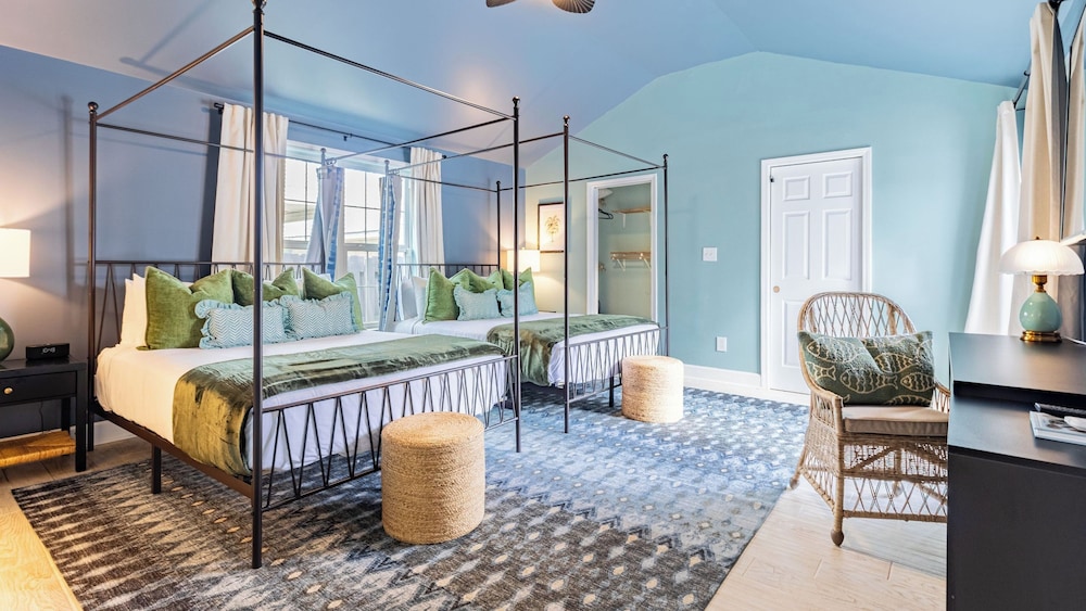 PCB Stay w/ Heated Pool, Hot Tub, Bars, Game Room & Quick Walk to Beach The Jade Oasis by Avantstay