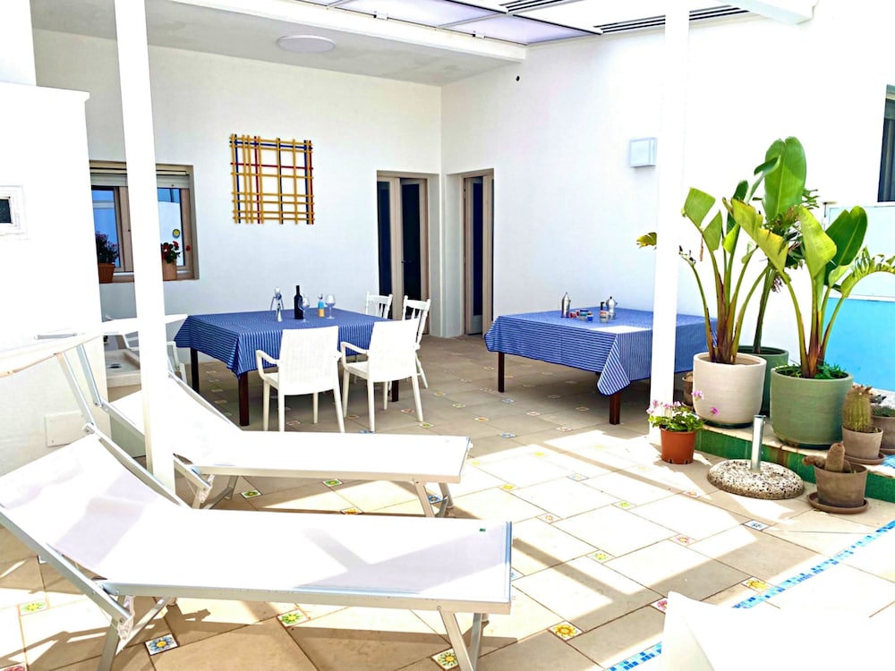 Casa Mondrian - Camere con Bagno e Piscina Privata