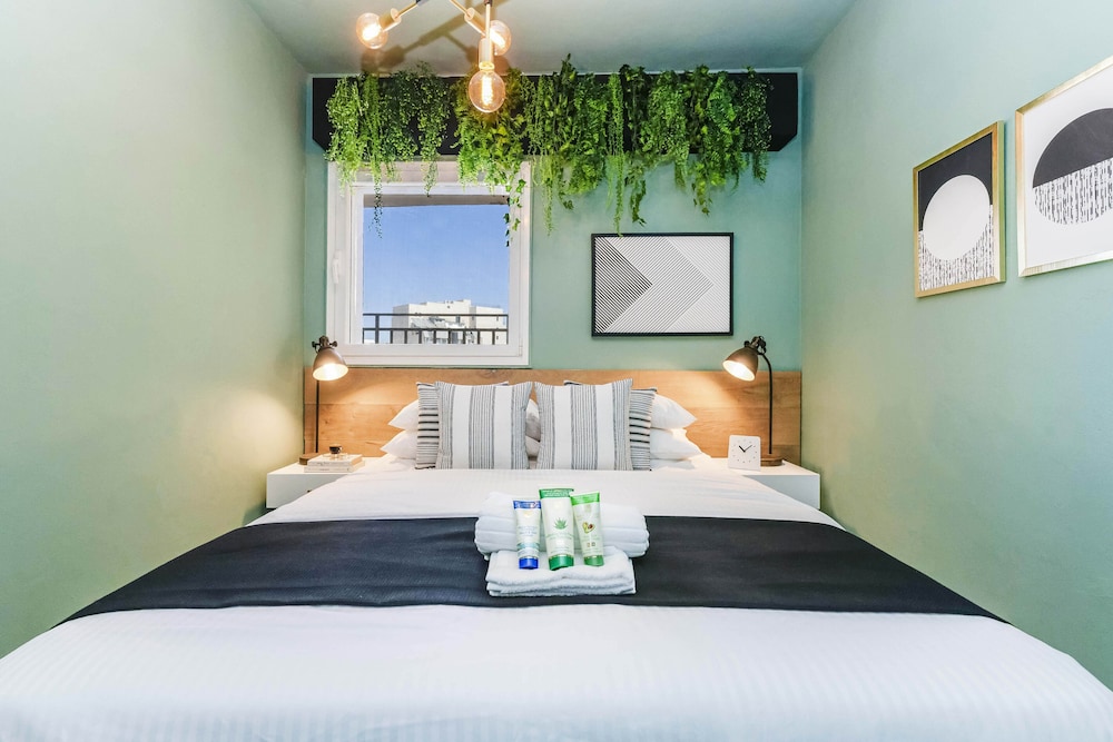 New - Trendy One Bedroom Apt, Most Popular Area view 3
