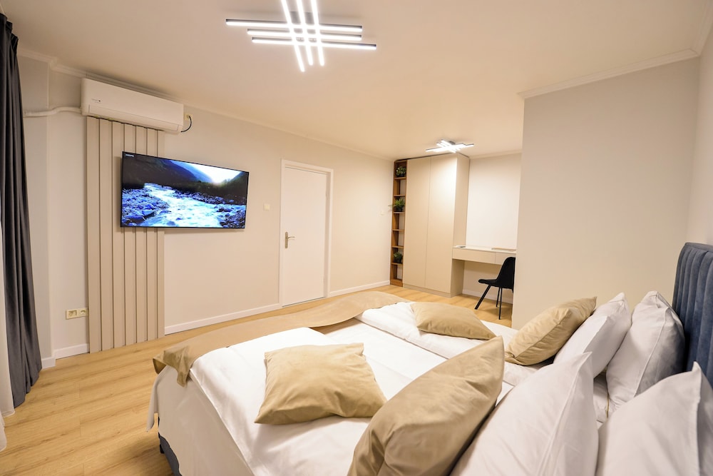 Libra Apartment - Two Bedrooms - 5 Guests - Next To Cismigiu Gardens