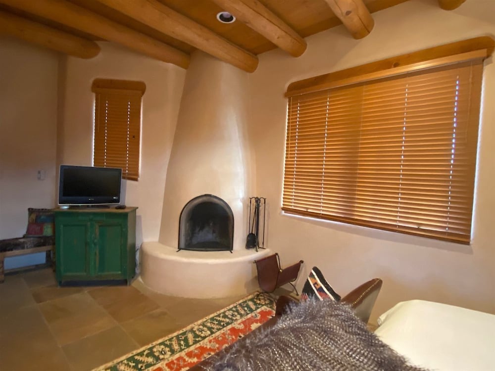 Piñon Dream - Walk to The Plaza, Comfortable Southwestern Style view 4