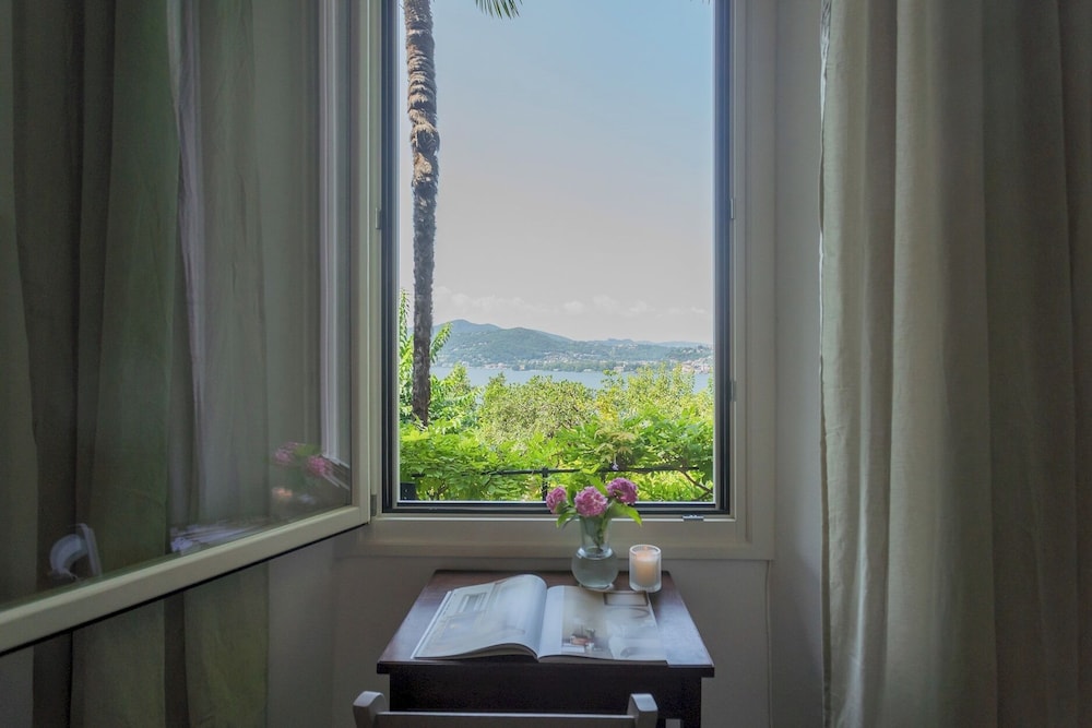 Simon's Apartment With Amazing View by Rent all Como