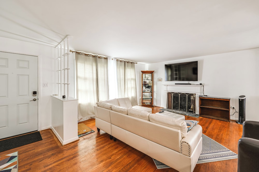 Fireplaces, Fire Pit & Family Fun: Alexandria Home