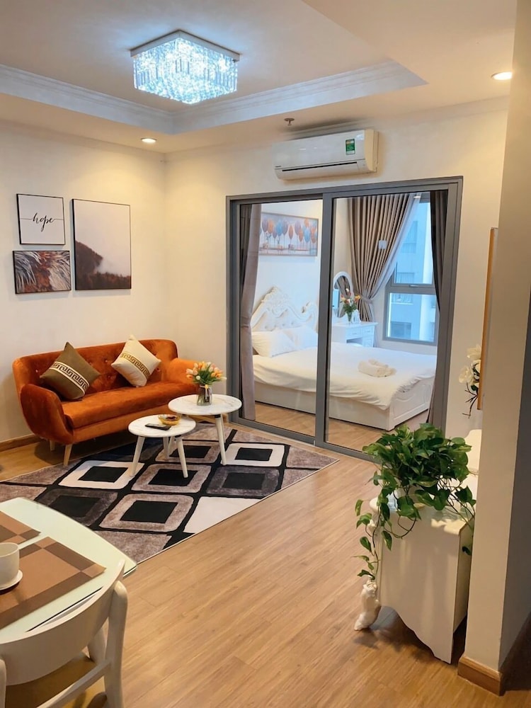 Bom Homestay Vinhomes Times City
