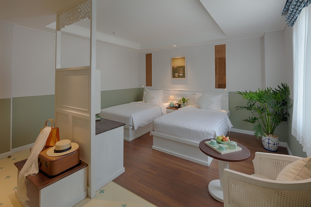 Au Lac Charner Hotel 68