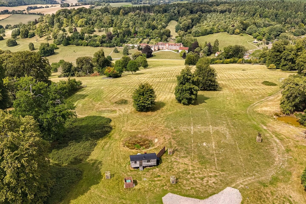 Quercus Redwood - Sleeps 4 - From 375 Per Night
