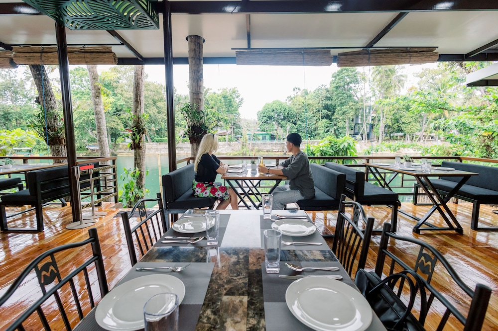 LOBOC RIVERSIDE INN and RESTAURANT