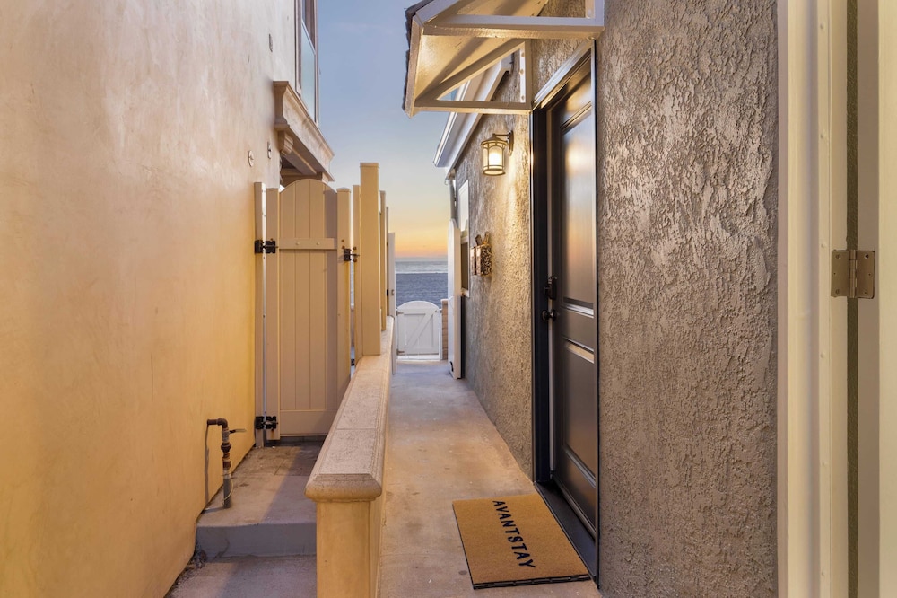 Balboa Breeze by Avantstay Beachfront Retreat + Ocean View