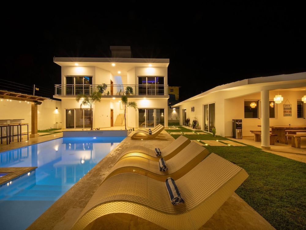 Hotel Green Palace - 7br Luxury Villa in Sosua 3mins From Strip Plus 24hr Security - Image 1