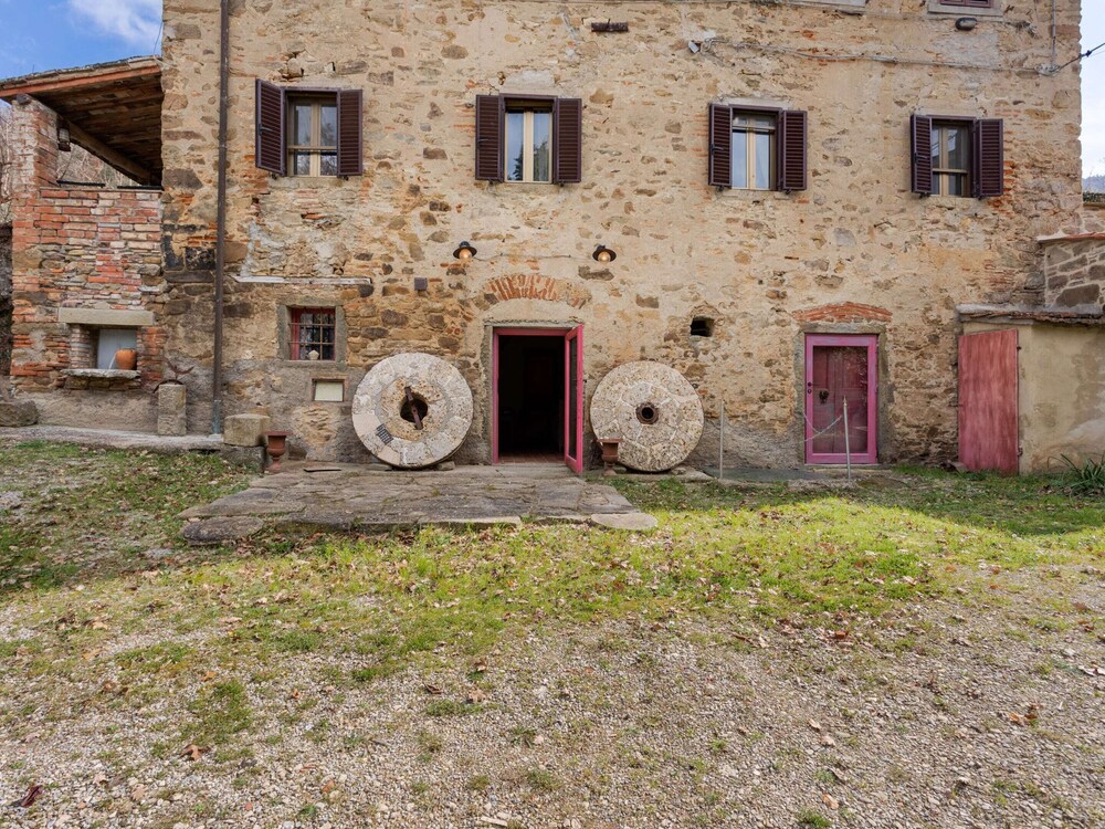 Tuscan Country House Near Castiglion Fiorentino view 2
