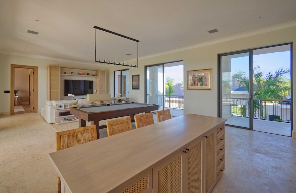 Luxury Villa With Heated Pool Jacuzzi Full Staff