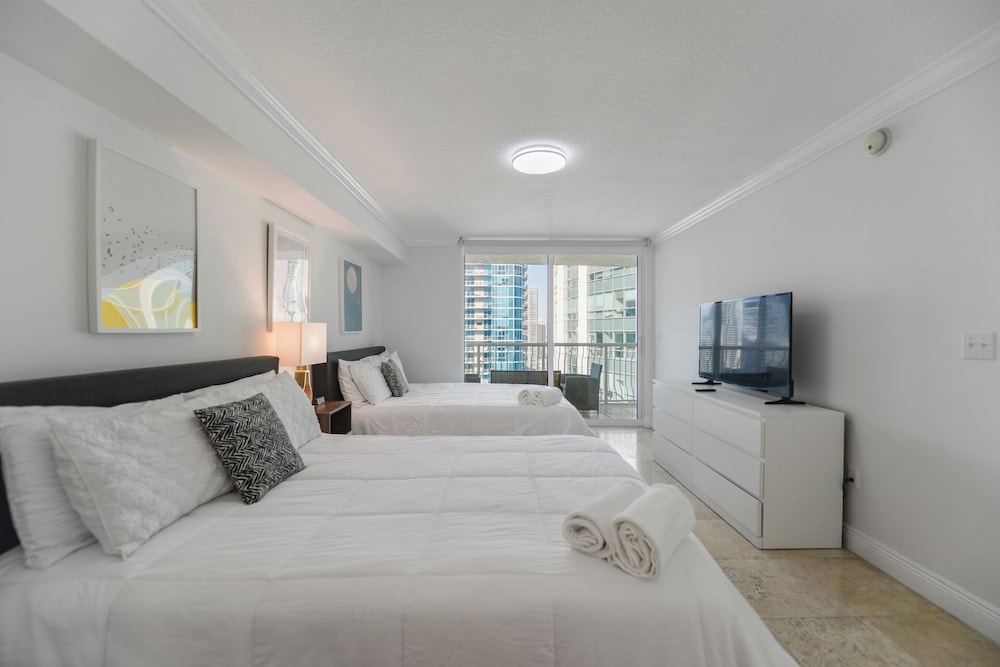 Centric 40thFloor Brickell Condo FREE parking by Palermo Home Miami