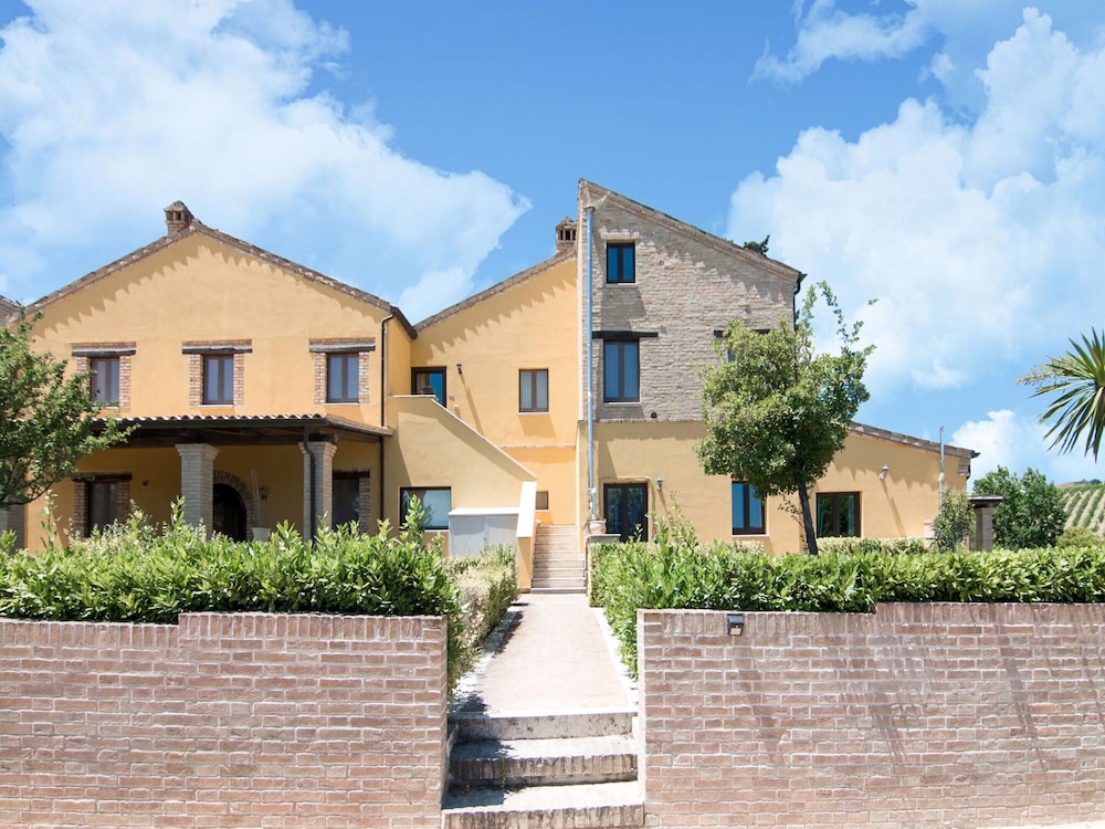 Charming Apartment in Ascoli Piceno Near Village