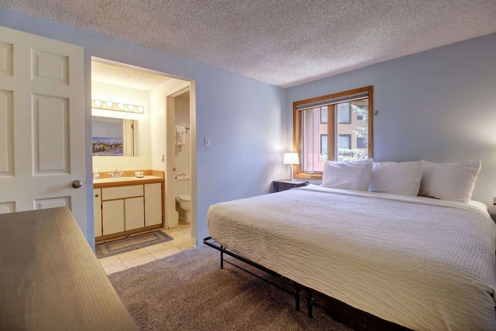 Excellent Views From This Mountain Side Condo - PG107 by Redawning view 4