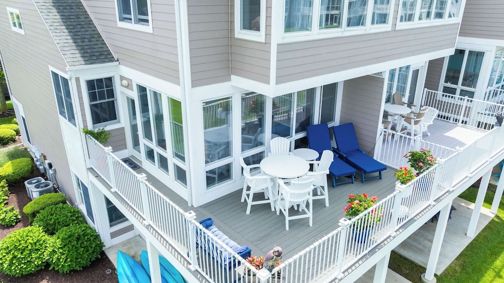 Whale of a Time Waterfront Stay for 10 With Resort-style Amenities