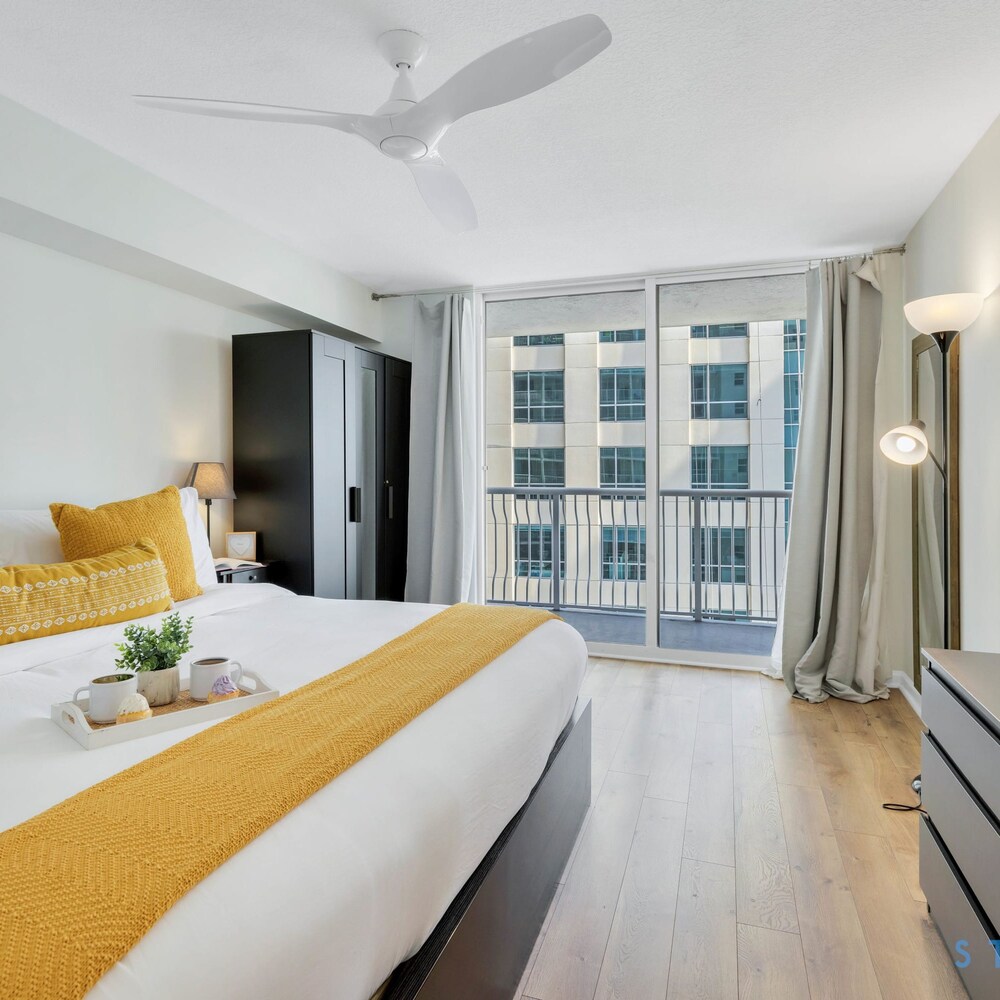 Modern 1-br Condo in Upscale Brickell Locale