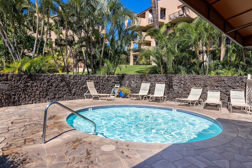 Kamaole Sands 3-406 - Modern Kitchen, Large Lanai, Enclosed Private MB, Split AC