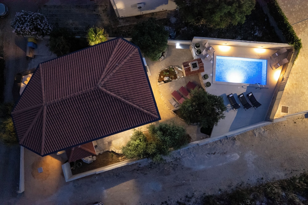 Holiday Home Tika's Blue-Private Pool